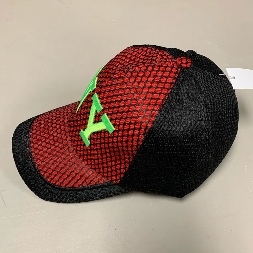 NYC hat Velcro adjustability red black - Picture 4 of 11